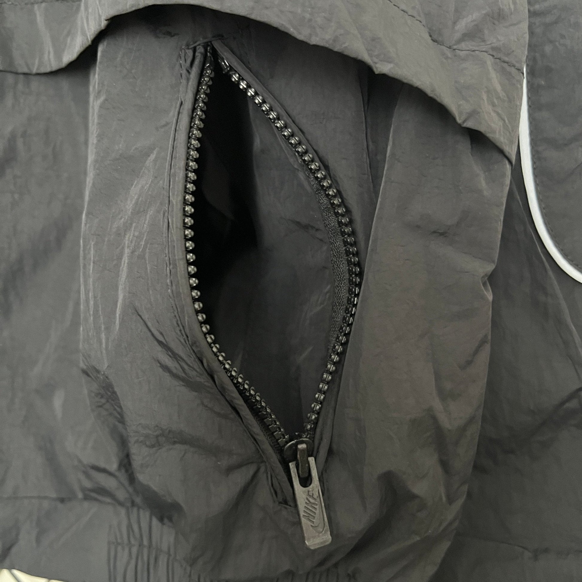 Nike Windbreaker Retro - Style Jacke Schwarz - 11Dropz