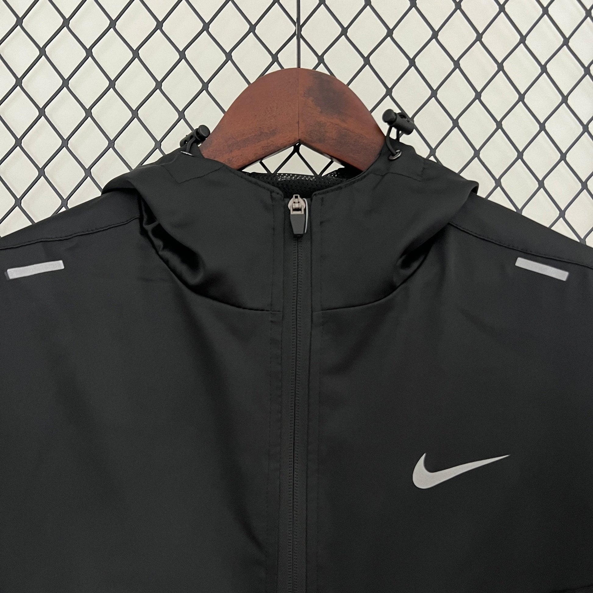 Nike Windbreaker Jacke Schwarz - 11Dropz
