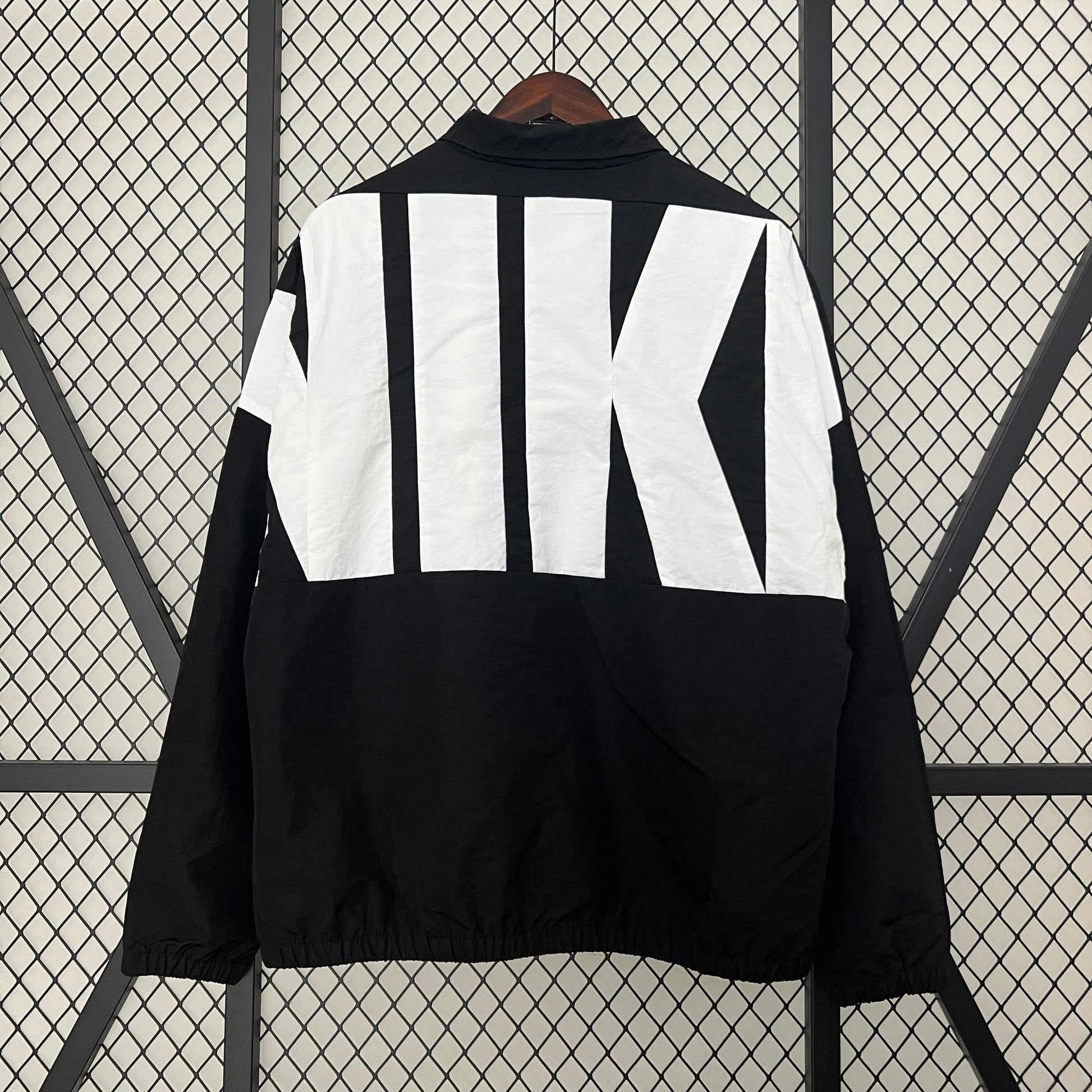 Nike Windbreaker Jacke Schwarz 2024 Version - 11Dropz