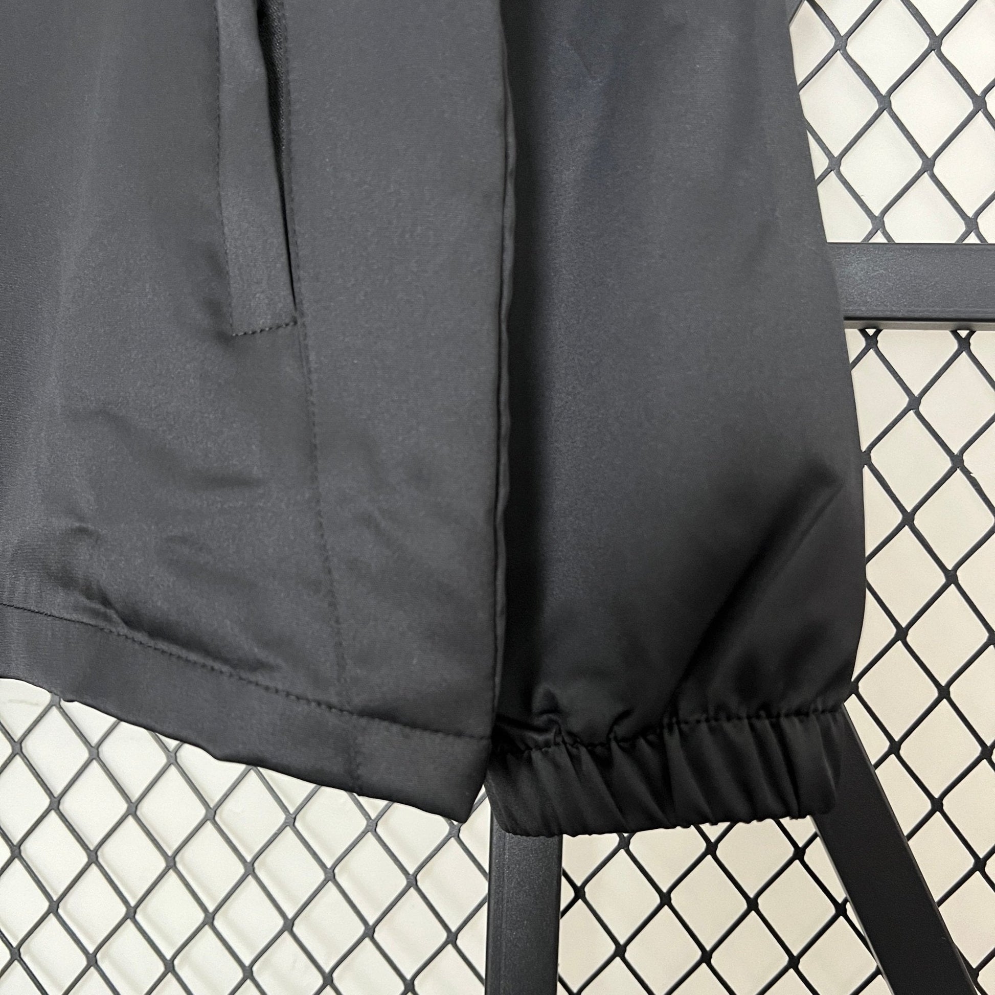 Nike Windbreaker Jacke Schwarz - 11Dropz