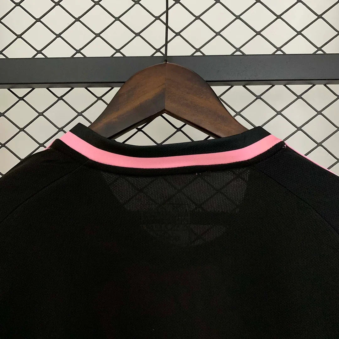 Real Madrid SPECIAL EDITION Trikot Pink - Snake 2025/2026 - 11Dropz