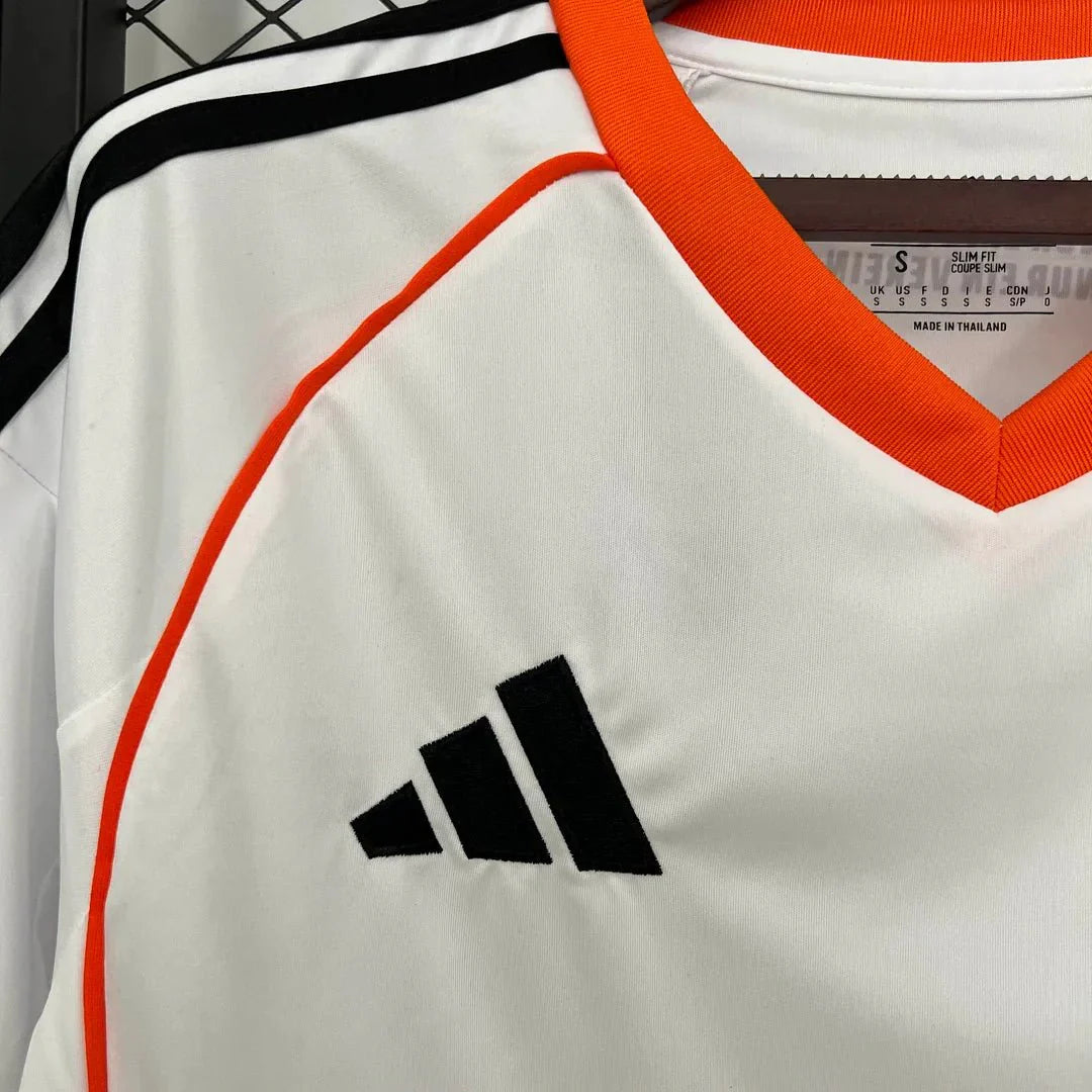 Eintracht Frankfurt Auswärtstrikot 2025/2026 - 11Dropz